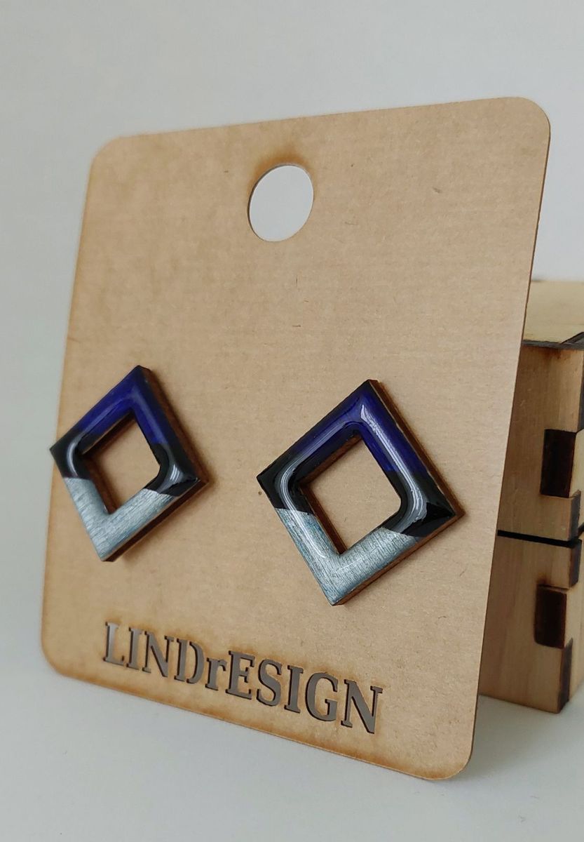 Open Diamond Stud Earrings – Blue & Silver Gradient