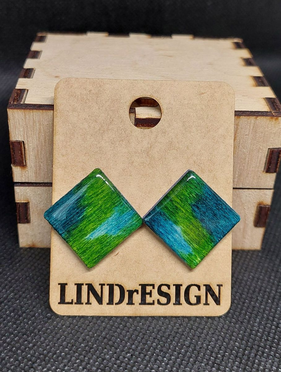 Diamond Stud Earrings – Green & Blue Gradient